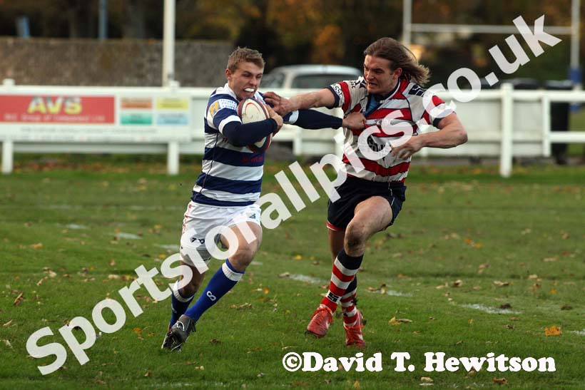 Tynedale's Greg illingworth attempts to break through the Rosslyn Park defence at Tynedale Park, Corbridge, Northumberland. Photo: David T. Hewitson/Sports for All Pics